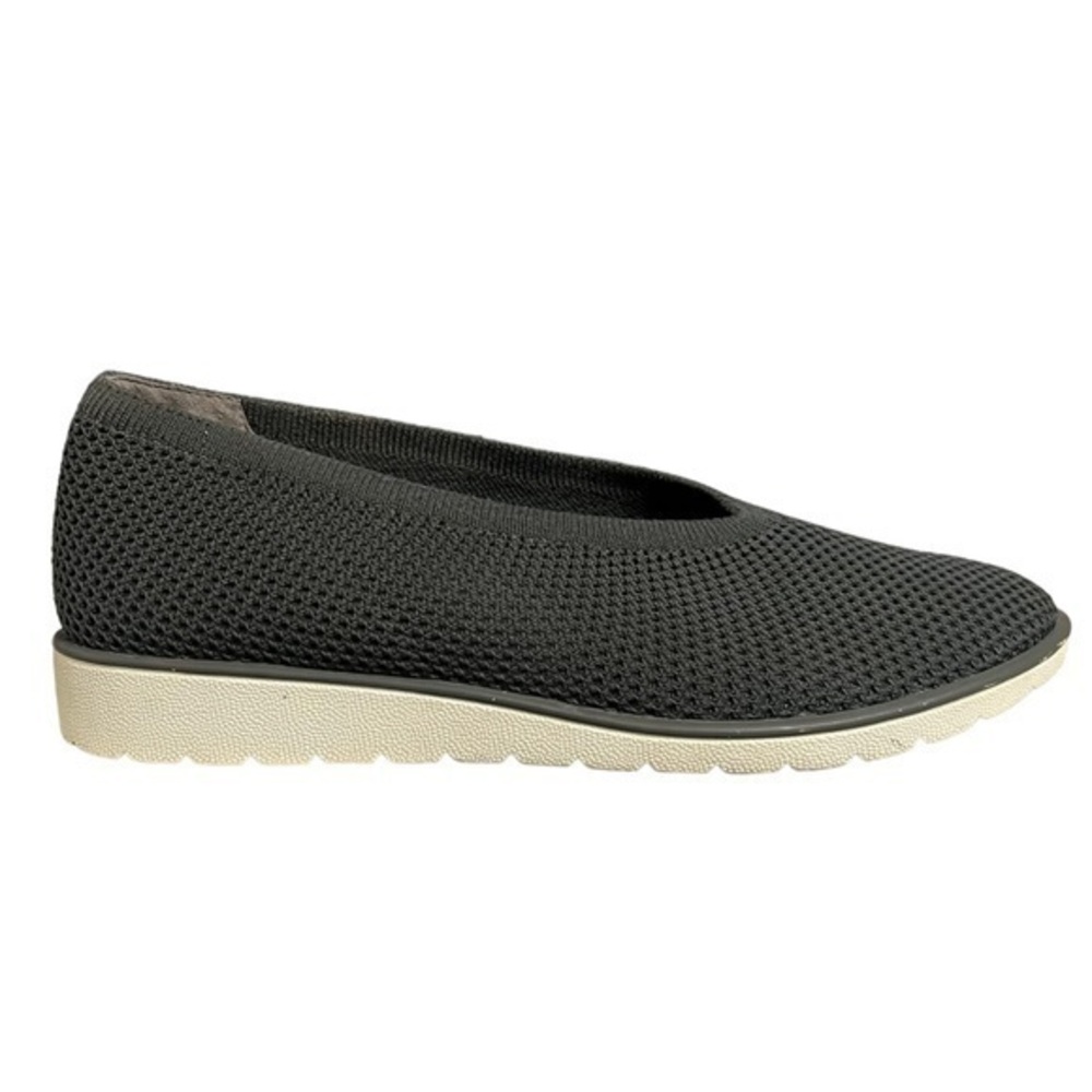 Eileen Fisher Black and Cream Flats
